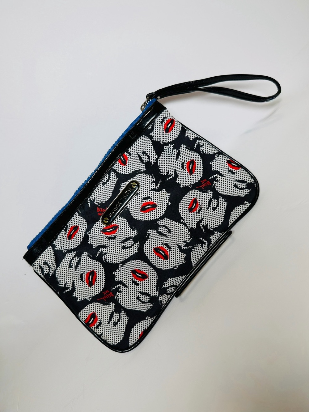 Betsey Johnson Pop Art Marilyn Monroe Red Lips Cosmetic bag wristlet, zip close